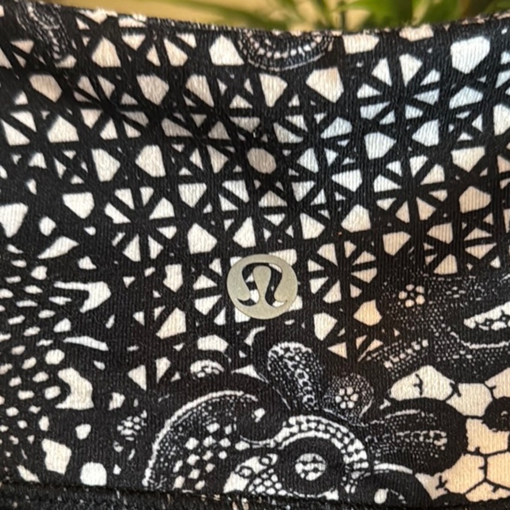 lululemon Patterned capri - Picture 3 of 4